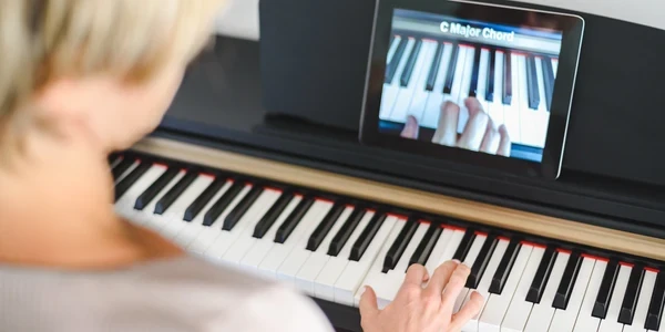Leah teaching piano online